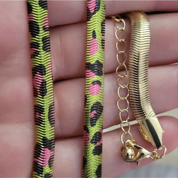 hot pink & lime green leopard print gold tone snake chain necklace - Picture 1 of 2